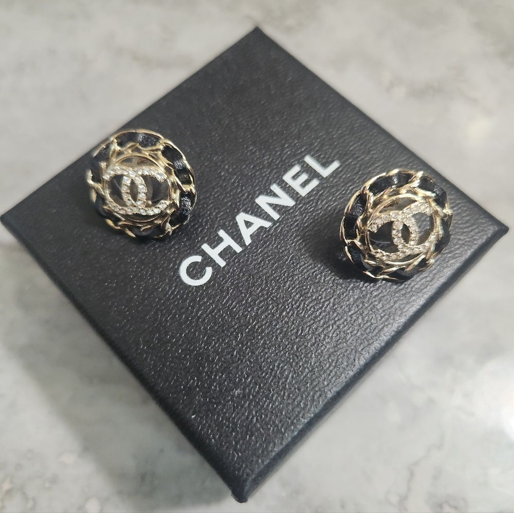 CHANEL Elegant Black and Gold Earrings✨ - Picture 10 of 11